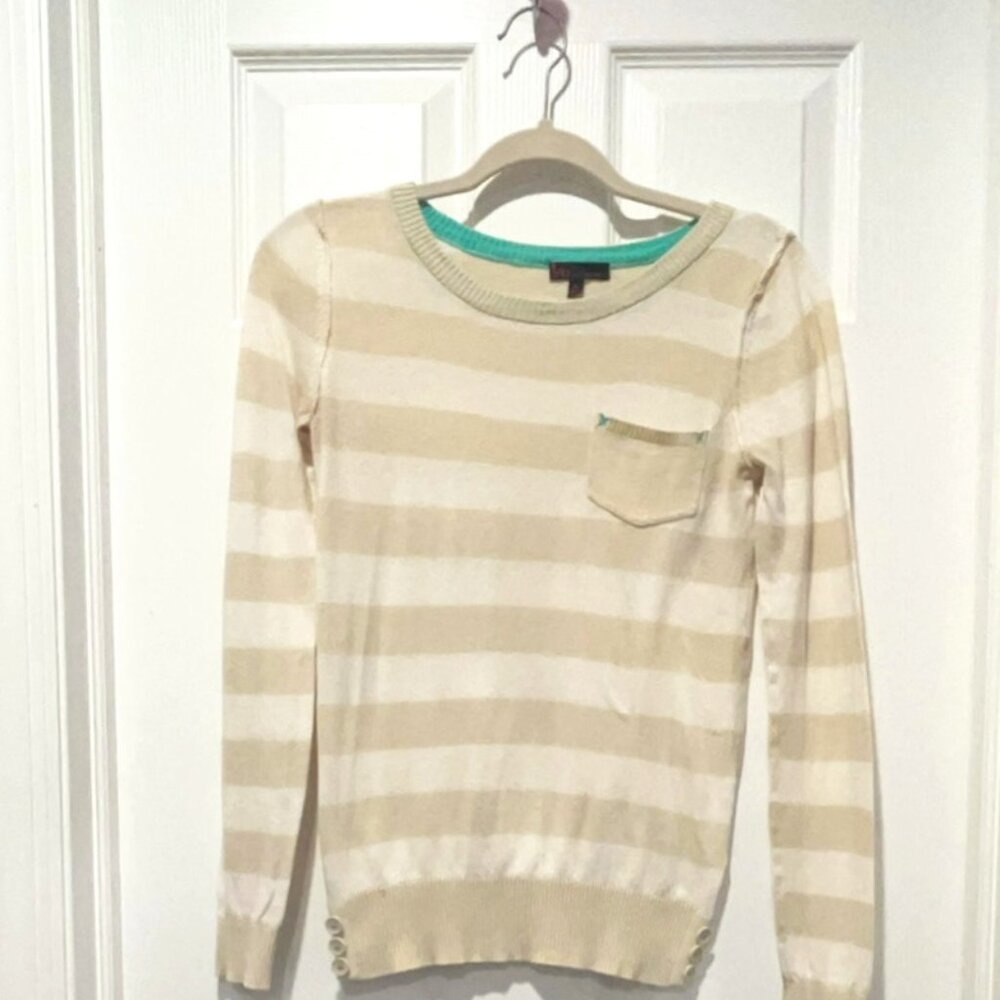 Worn Once! Classic Timeless Sweater with Turquise Details Size Small